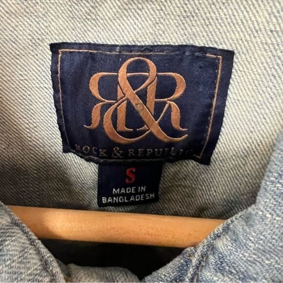 Rock & Republic Women’s Denim Jean Jacket with Studded Collar Sz S - Picture 4 of 6